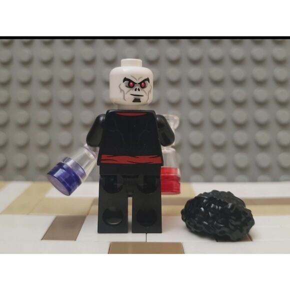 LEGO DC Superheroes Dr. Michael Morbius Minifigure - Picture 3 of 3